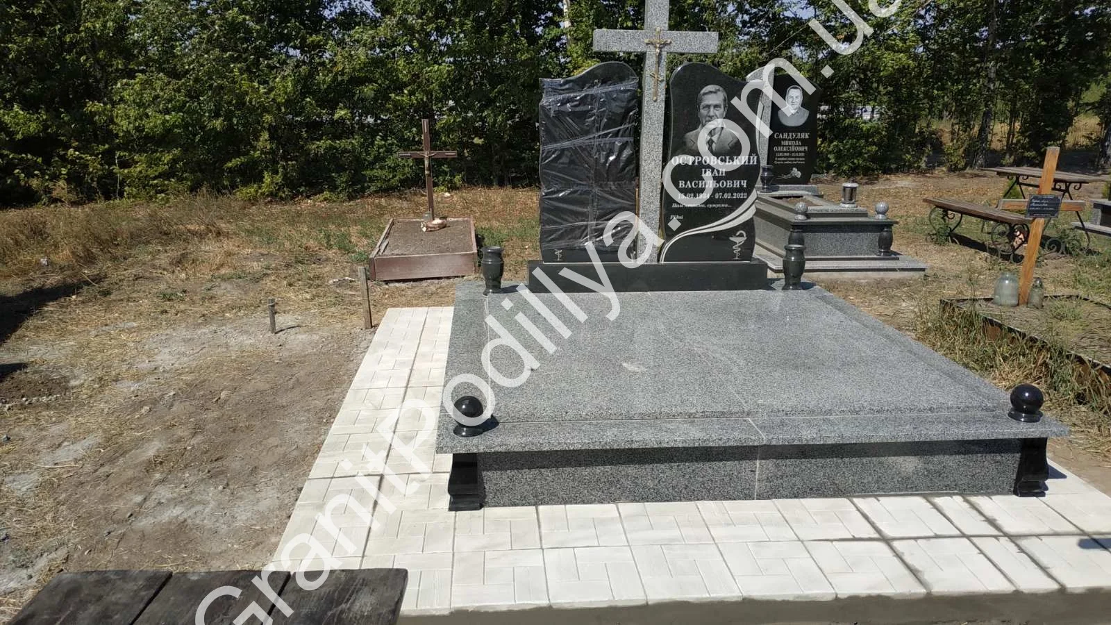 Подвійний пам'ятник з граніту - Кам'янець-Подільський | GranitPodillya